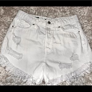 white denim shorts, high waisted stylish, cute for summer